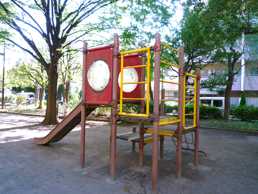 公園の滑り台/すべりだい/すべり台の商用可能な無料フリー写真素材